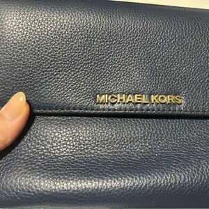 MICHAEL Michael Kors crossbody navy purse with gold hardware and removable strap